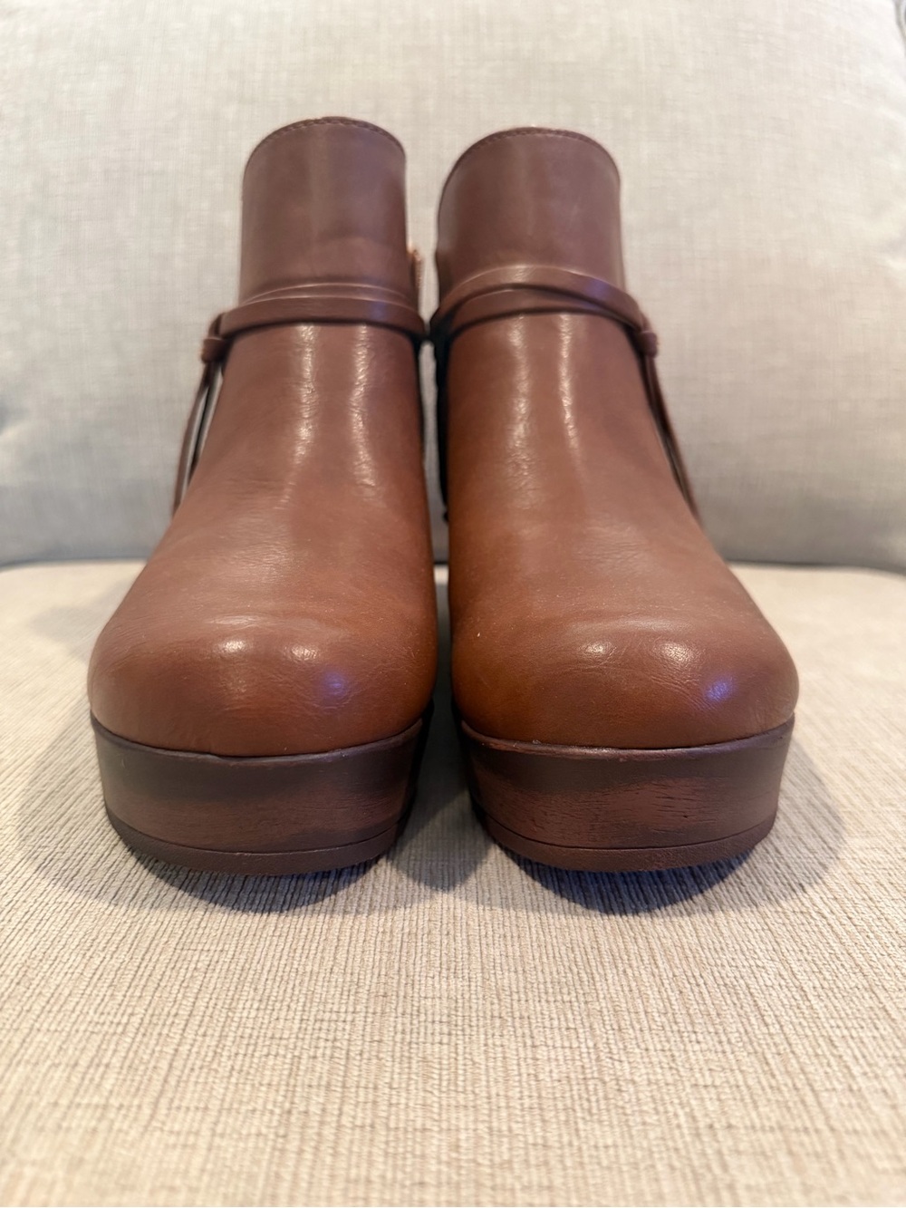 $50 BORN size 11m brown platform boots